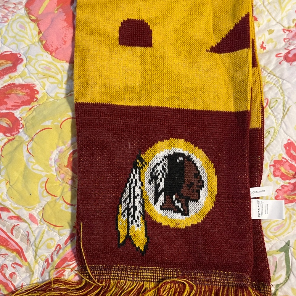 NFL redskins scarf. For Men or women. Gently used.